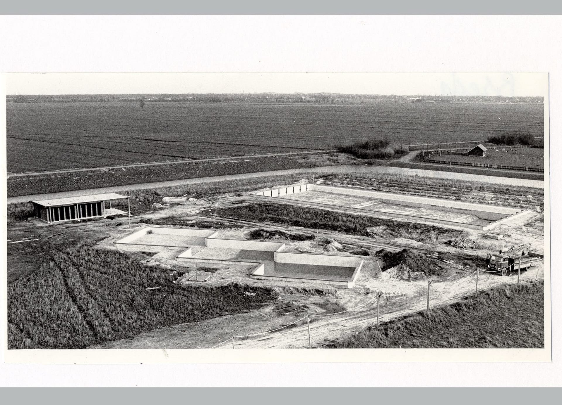 Bouw van zwembad De Wisselslag 1975 Bouw van zwembad De Wisselslag 1975